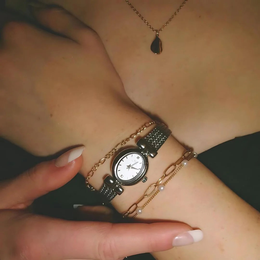 GISELLE OVAL BRACELET WATCH - Image 3